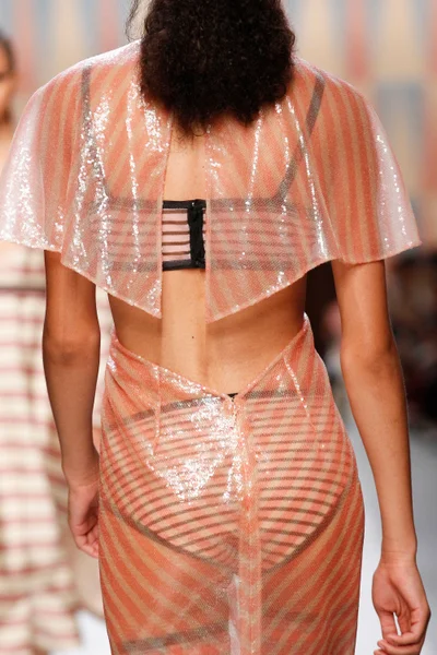 Look 70